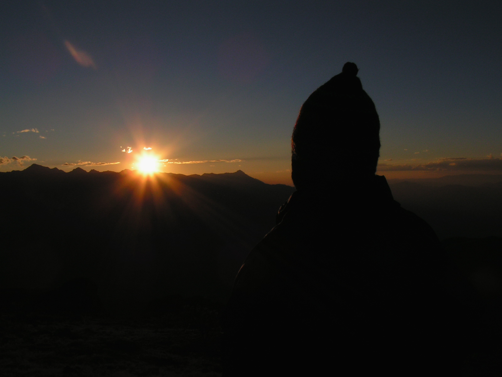 Blick in den Sonnenuntergang über den Anden, Cordillera Blanca, Peru